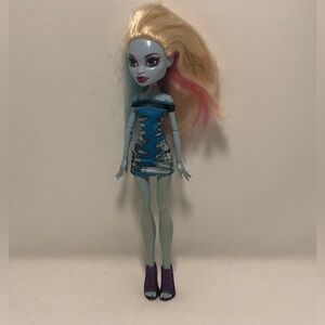 Monster High G1 Abbey Bomiable Doll.